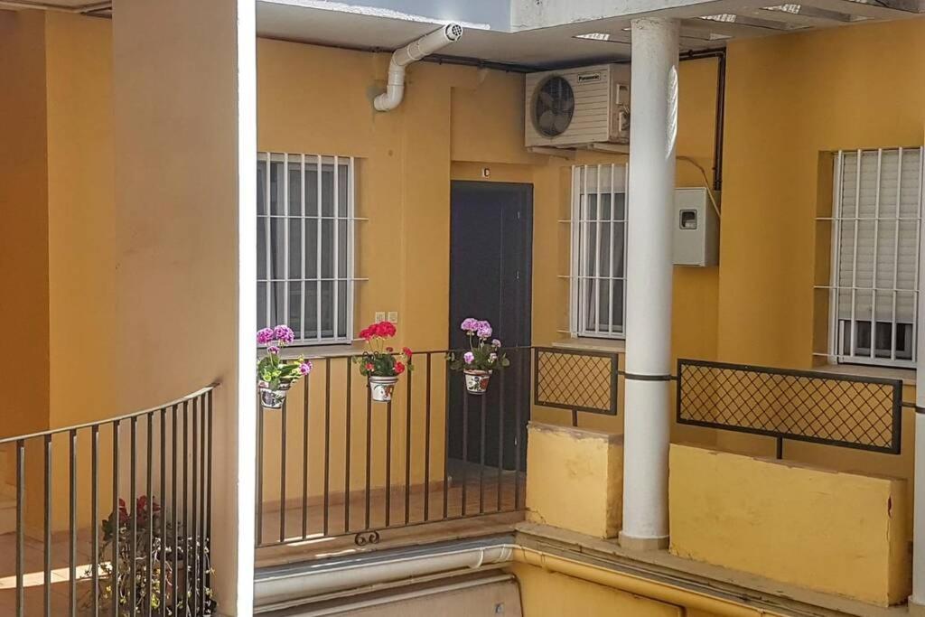 Apartamento El Patio De San Bernardo Sevilla Exterior foto
